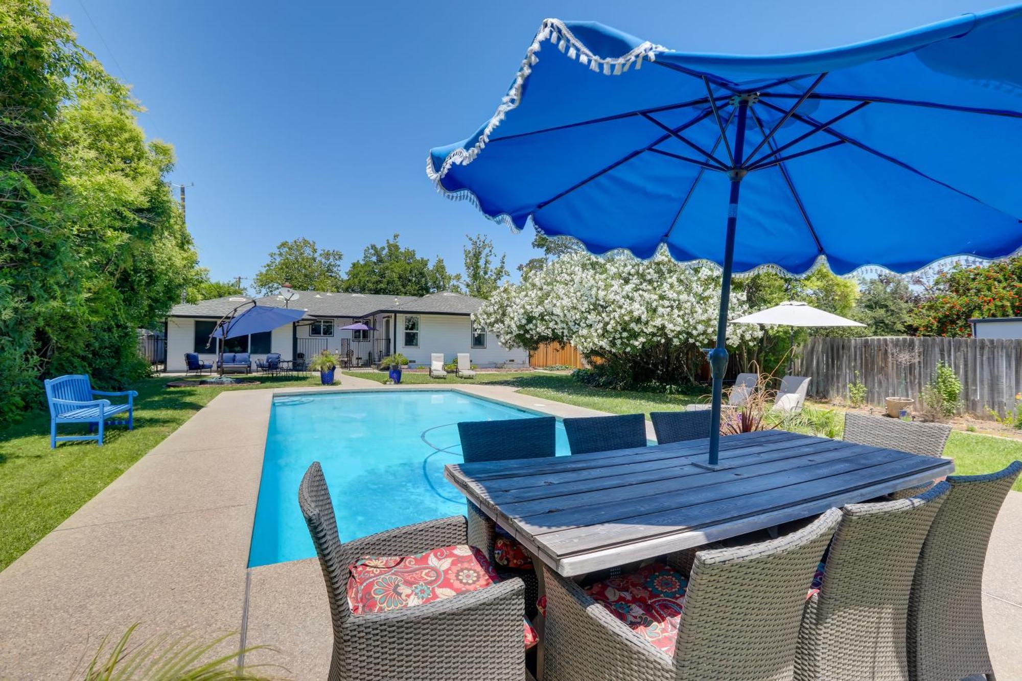 Family With Pool About 7 Mi To Downtown Sacramento! Holiday home